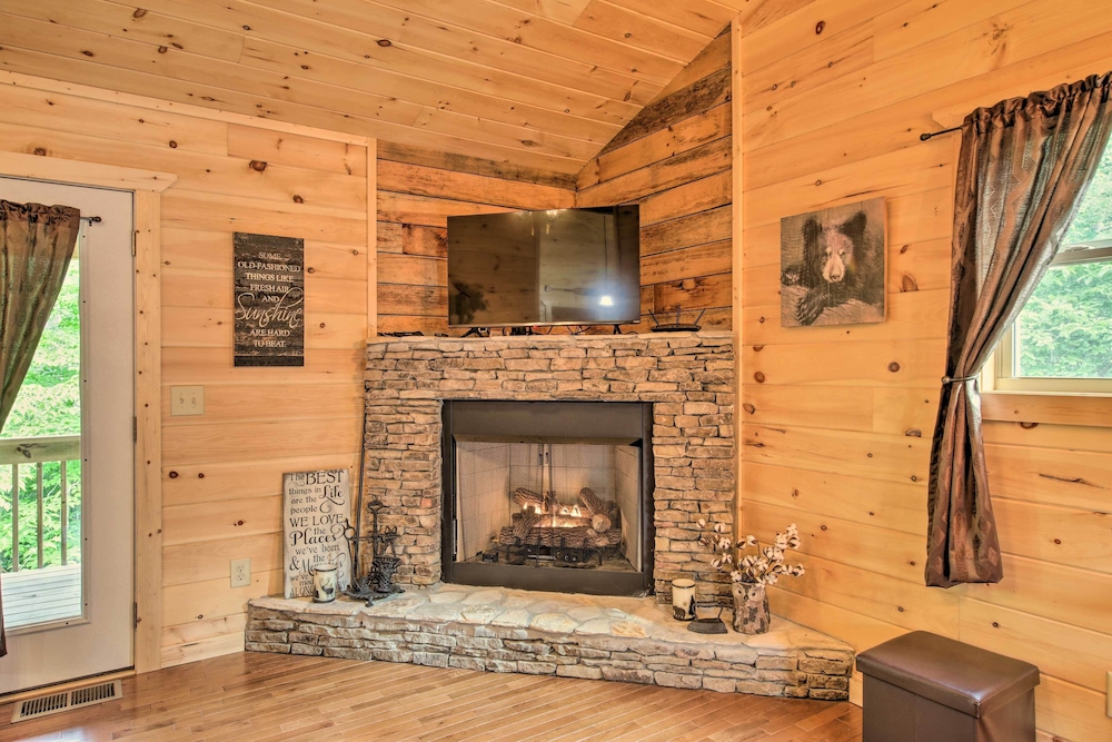 Fireside Gatherings: Smoky Mtn Cabin Hideaway!