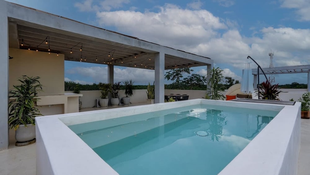 Luxury Penthouse w Private Pool Stunning Views