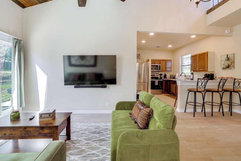 Hill Country Casita Near Guadalupe River!