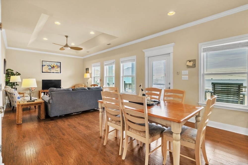Sea Song 2 Bedroom Home by RedAwning