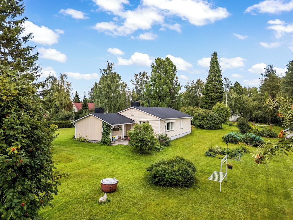 Spacious 3BR House - River View & Sauna