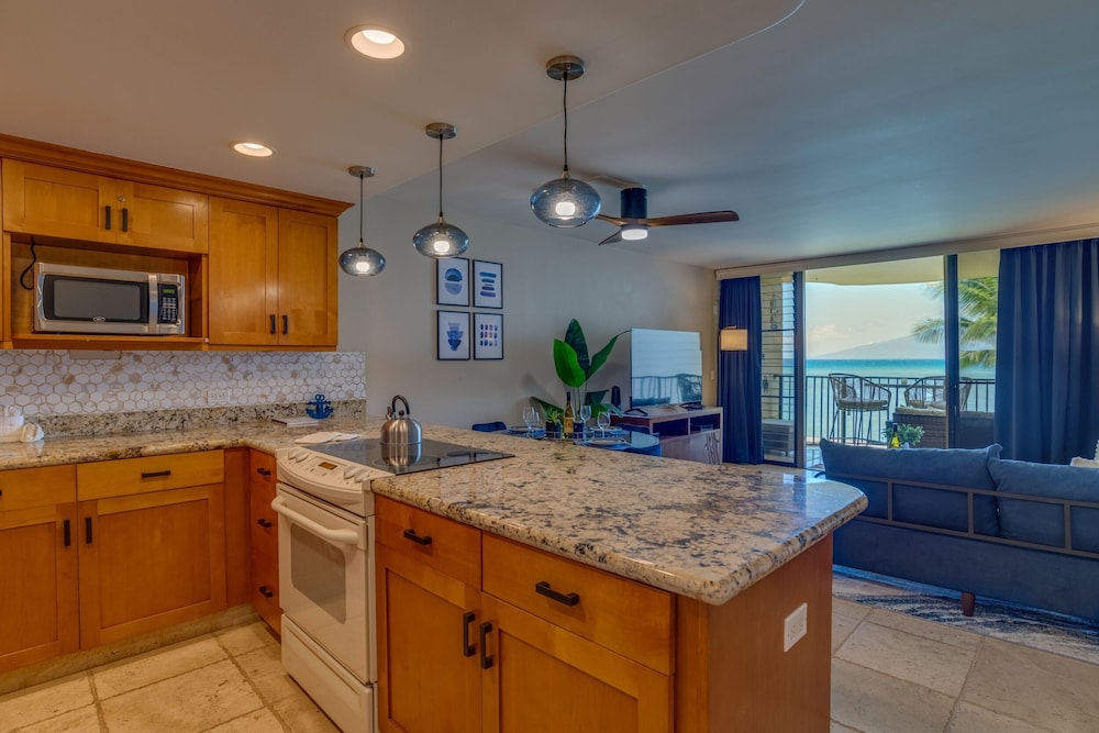 Kahana Reef 216 by RedAwning
