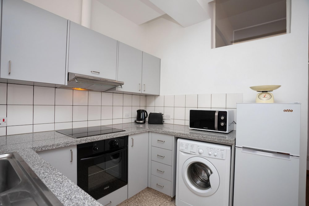 1-80 Collection Apt 301
