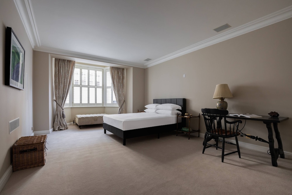 Earl's Court Square XI by Onefinestay
