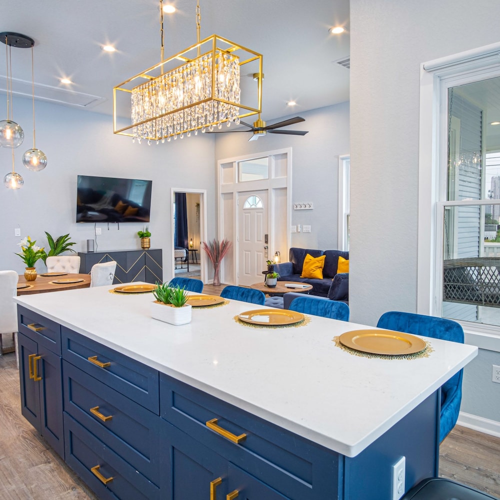 Trendy Historical Home Near Downtown Attractions