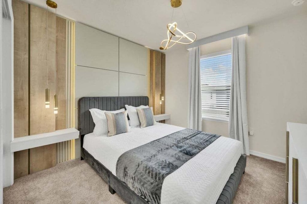 5 Bedroom Townhome With Private Splash Pool! 5 Townhouse