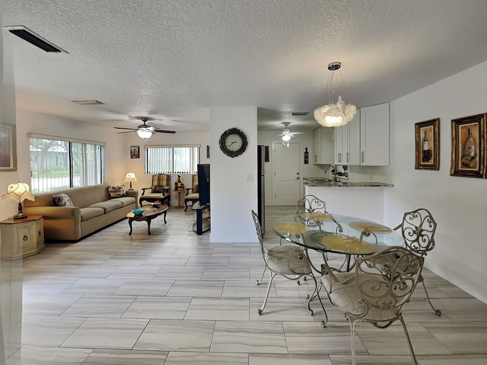 Summer Breeze by Distinctive Beach Rentals