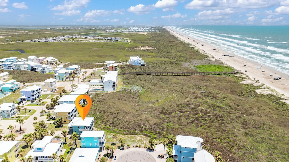 Beach Front Baby Ocean Views, Golf Cart & Pet Friendly!