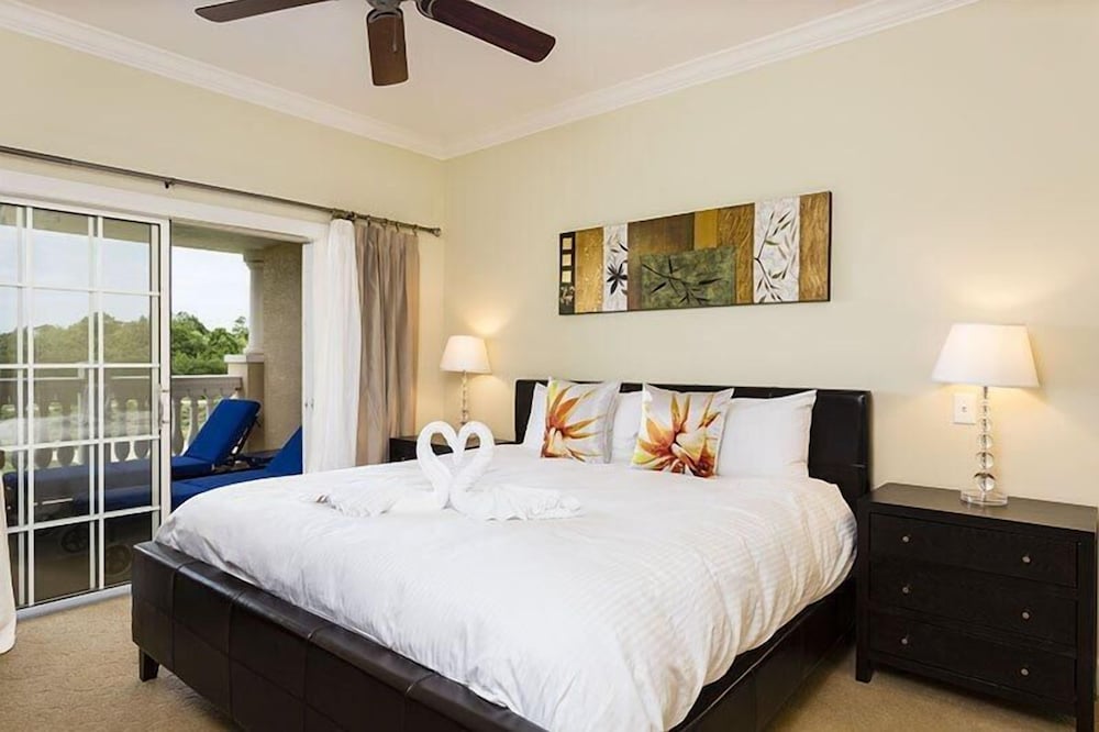 Condo Centre Court Living 3 Bedroom Reunion