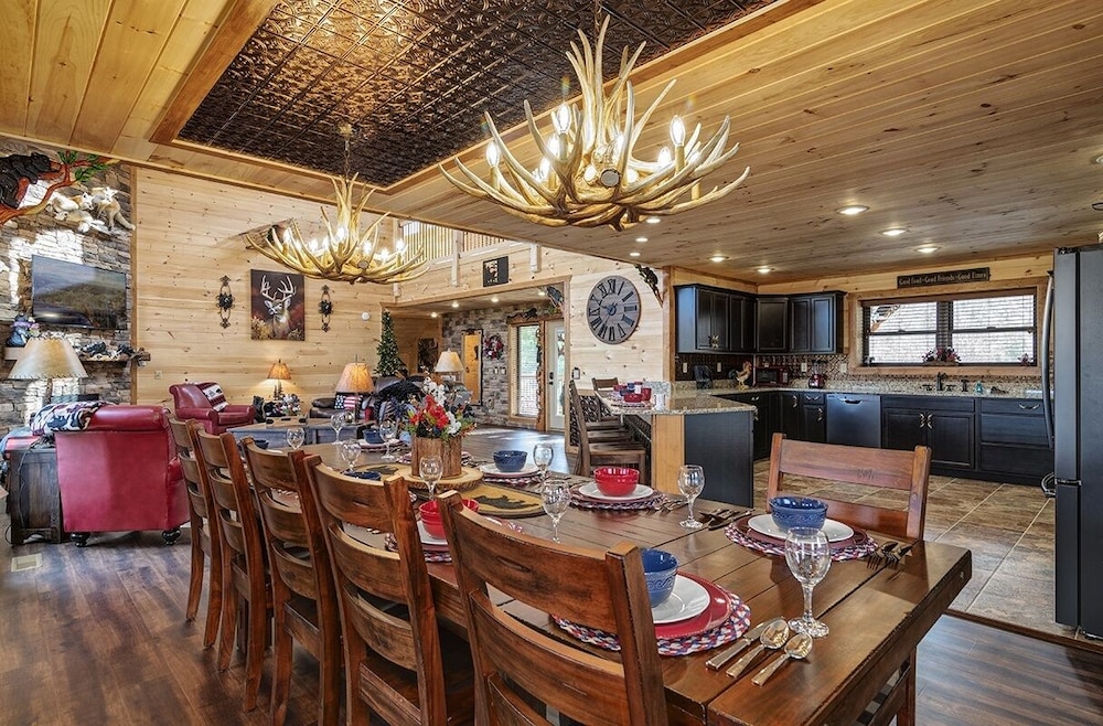 Bearadise - 5 Bedrooms, 5 Baths, Sleeps 20 5 Cabin by RedAwning view 5