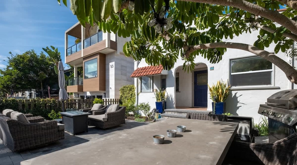Beachside Bungalow 5 Minute Walk From the Shore