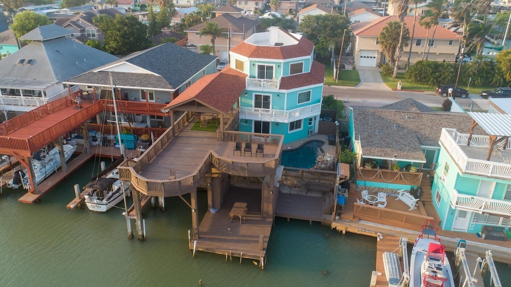 Blizzard's Lighthouse 4 Bedroom Home