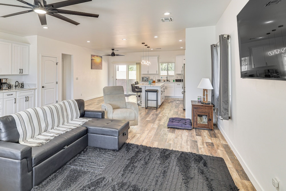 2 Mi to Colorado River! Home w/ Dog-friendly Yard