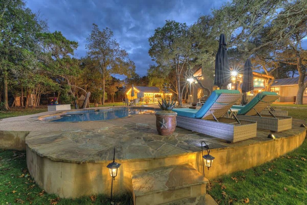 Terracotta Retreat/ Sleeps 30!