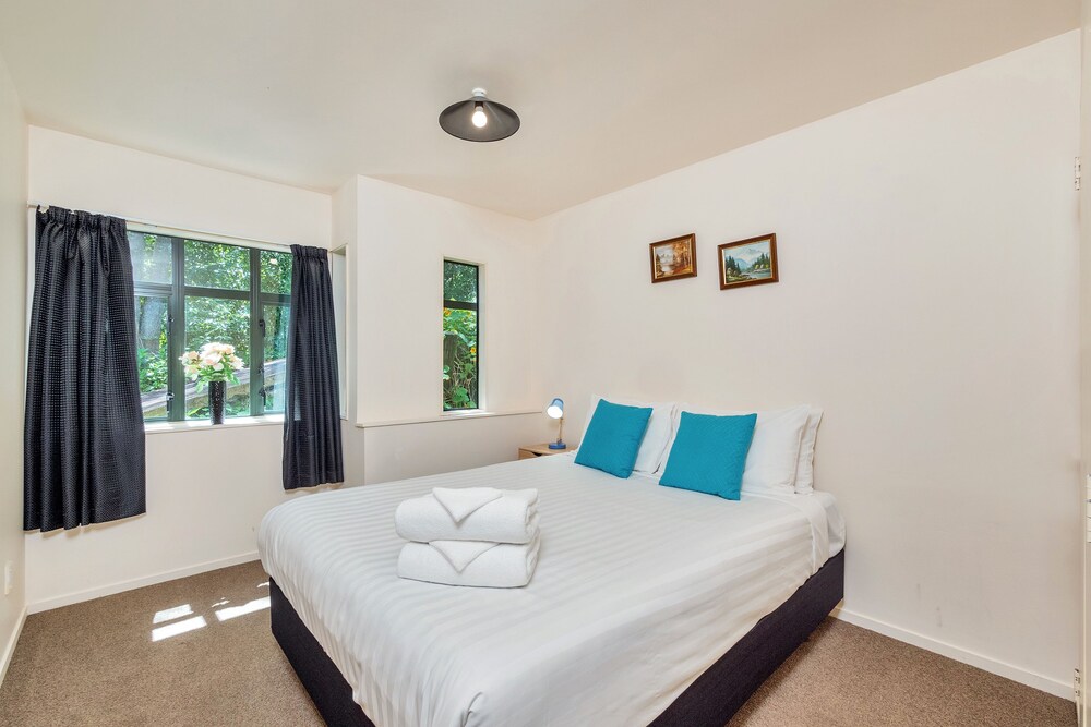Ponsonby Holiday Home Near The City