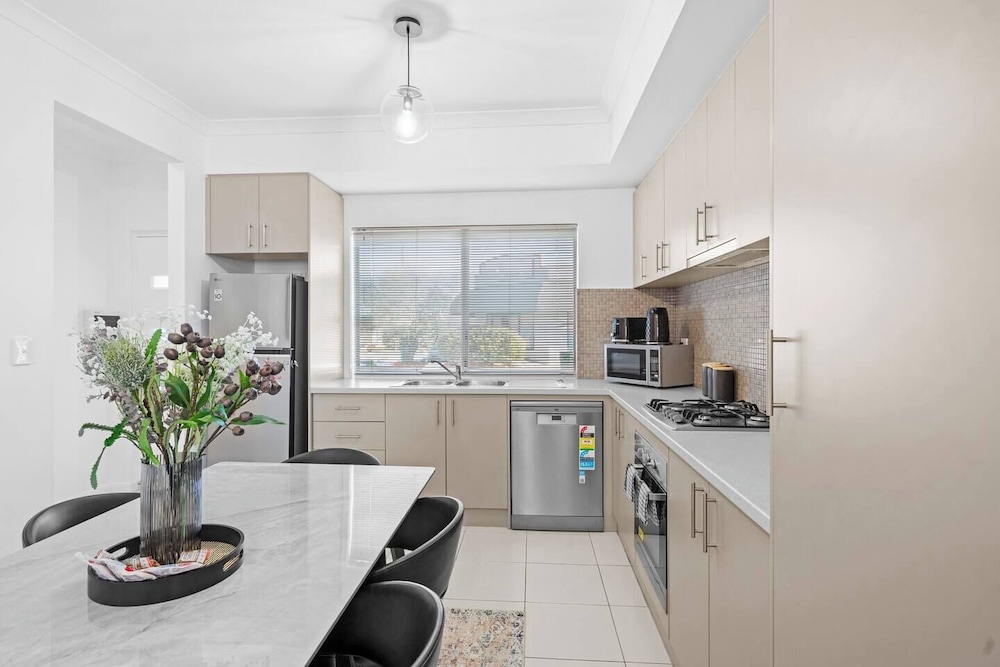 Best Location Armadale Sleeps 6