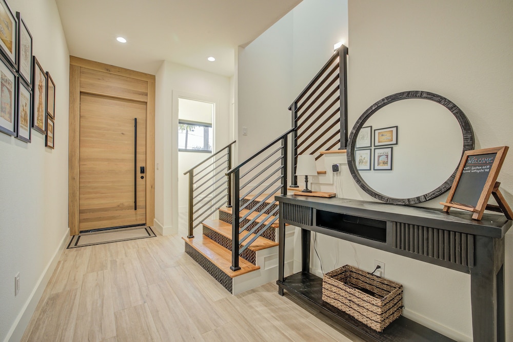New Build, Private Pool, Near Pearl/riverwalk