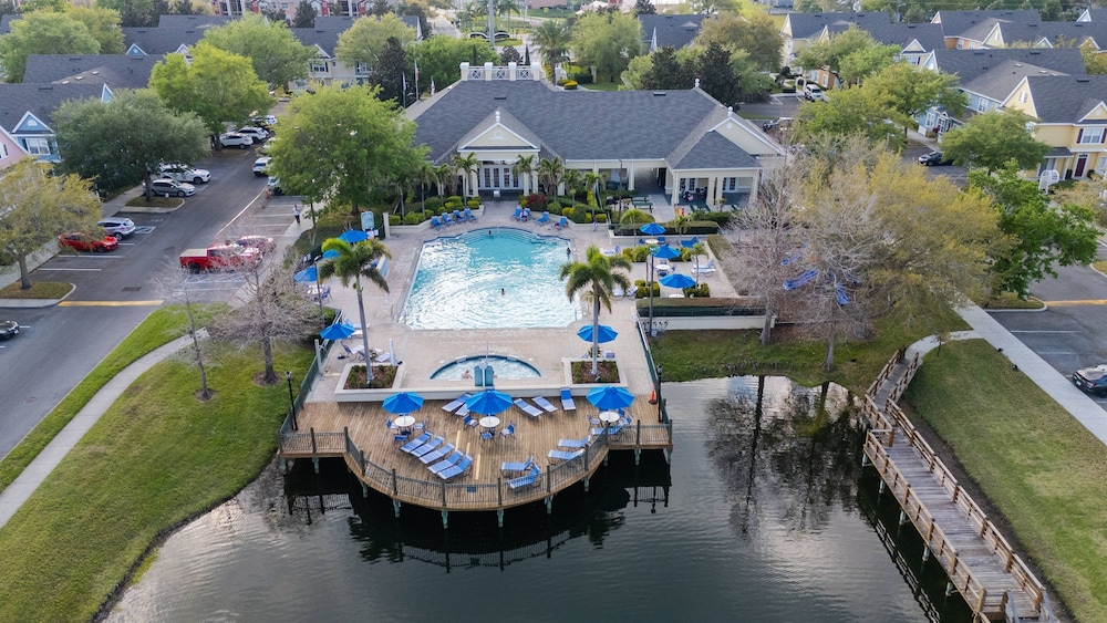 Charming Townhouse Near Disney
