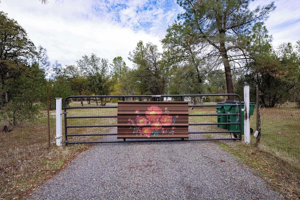 10 Mi to Redding: Serene Escape w/ Spacious Yard!