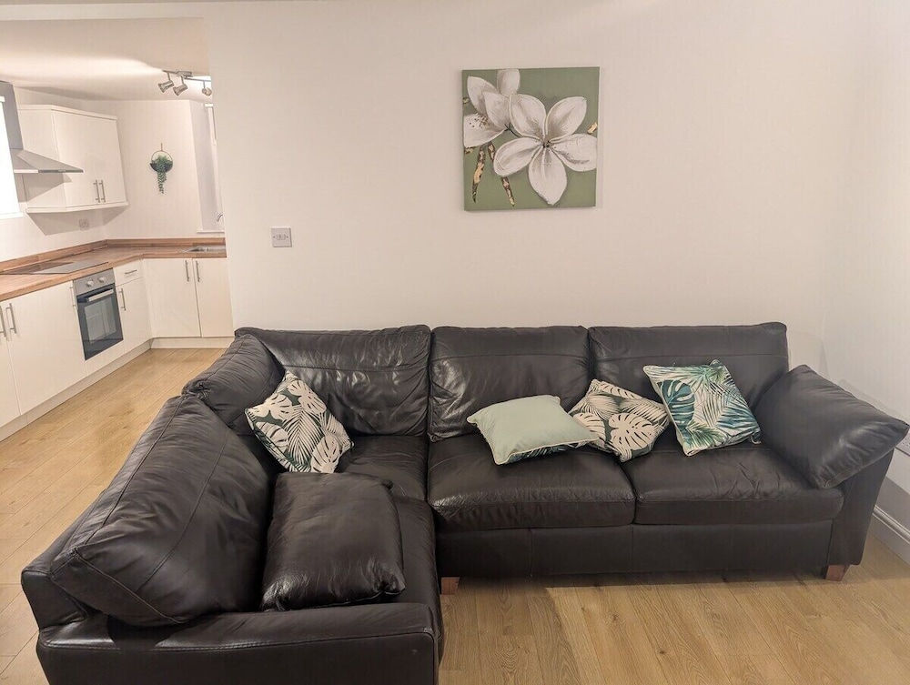Bayview 1-bed Swansea Retreat
