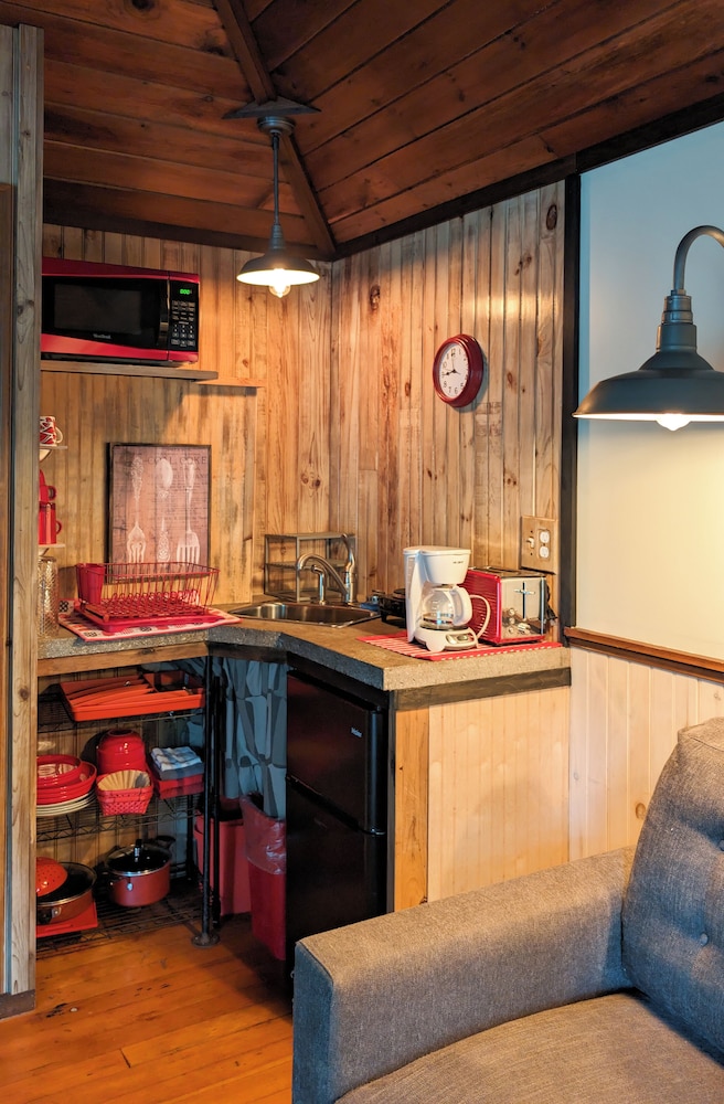 Hinckleys Dreamwood Cottages