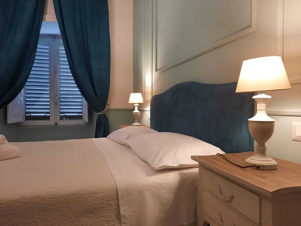 Urbana collection guest house