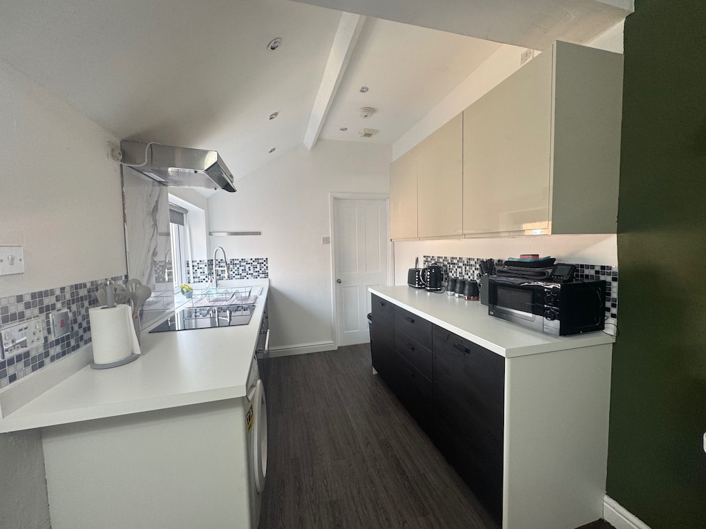 9 Guests - Free Parking - Cozy 3 Bedrooms