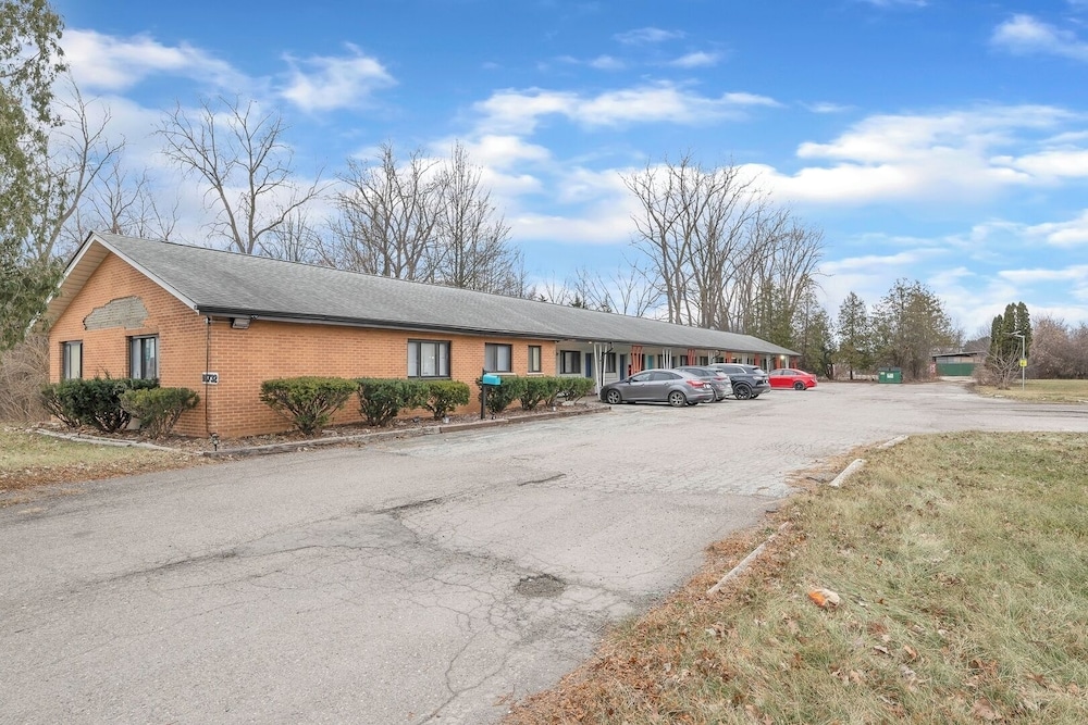 Private Room & Bath Brownstown Near Detroit