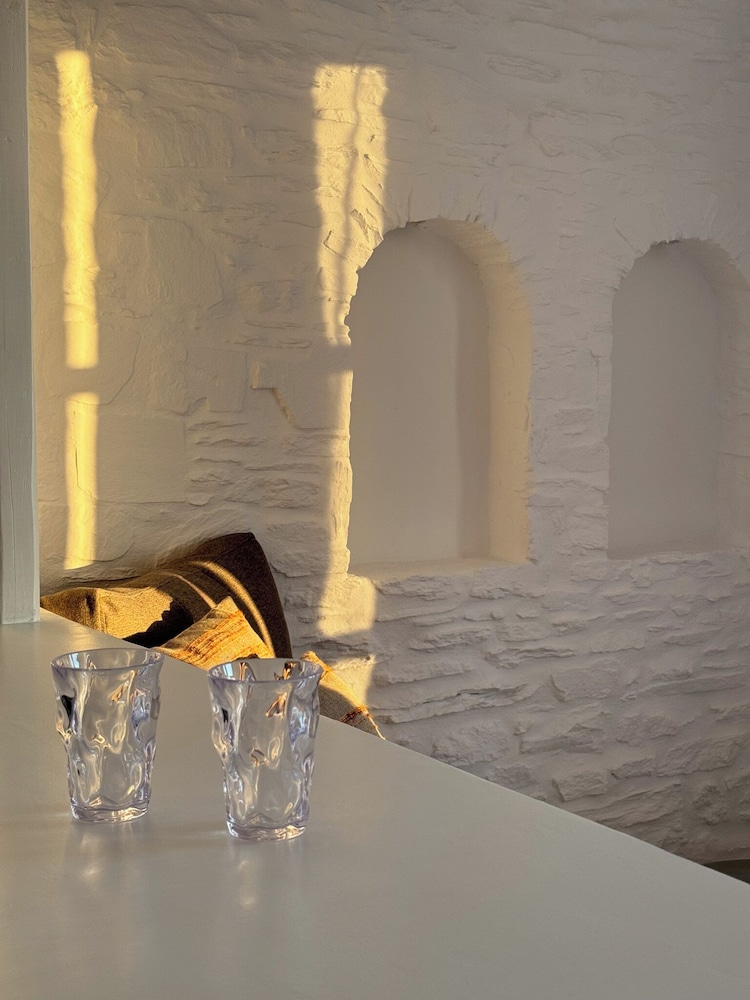 AGADA Folegandros