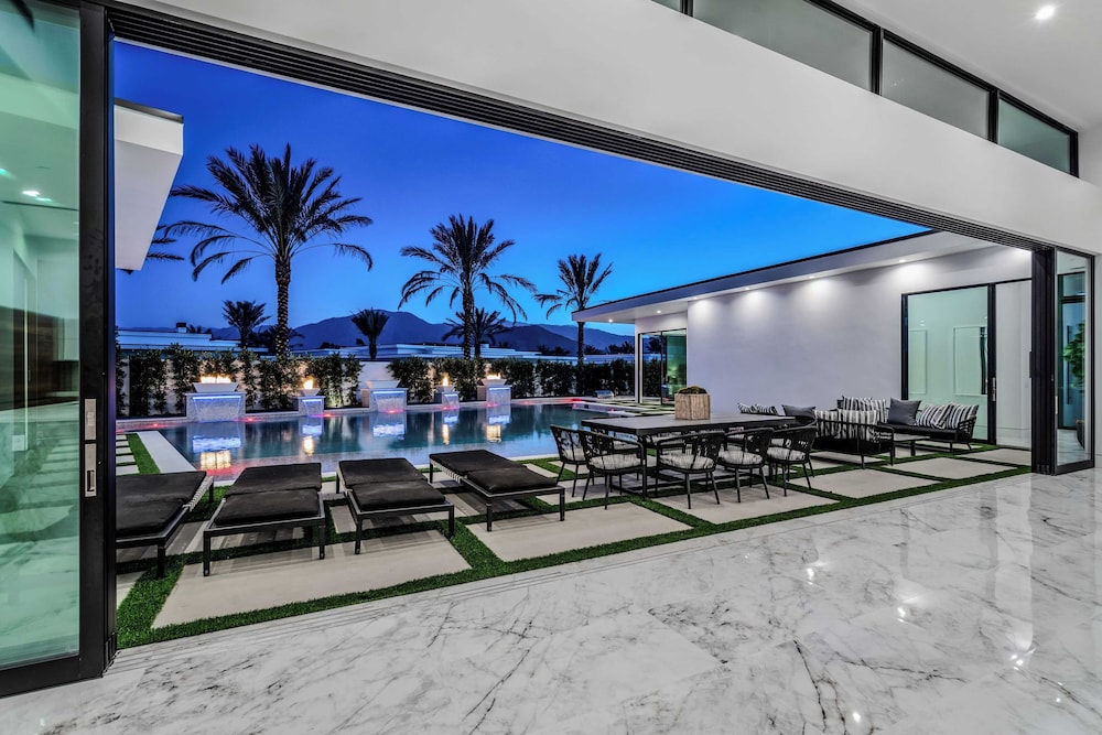 Sleeps 17 Pool & Pickleball Sun-kissed Desert Escape Bravo Villa #1 by Avantstay