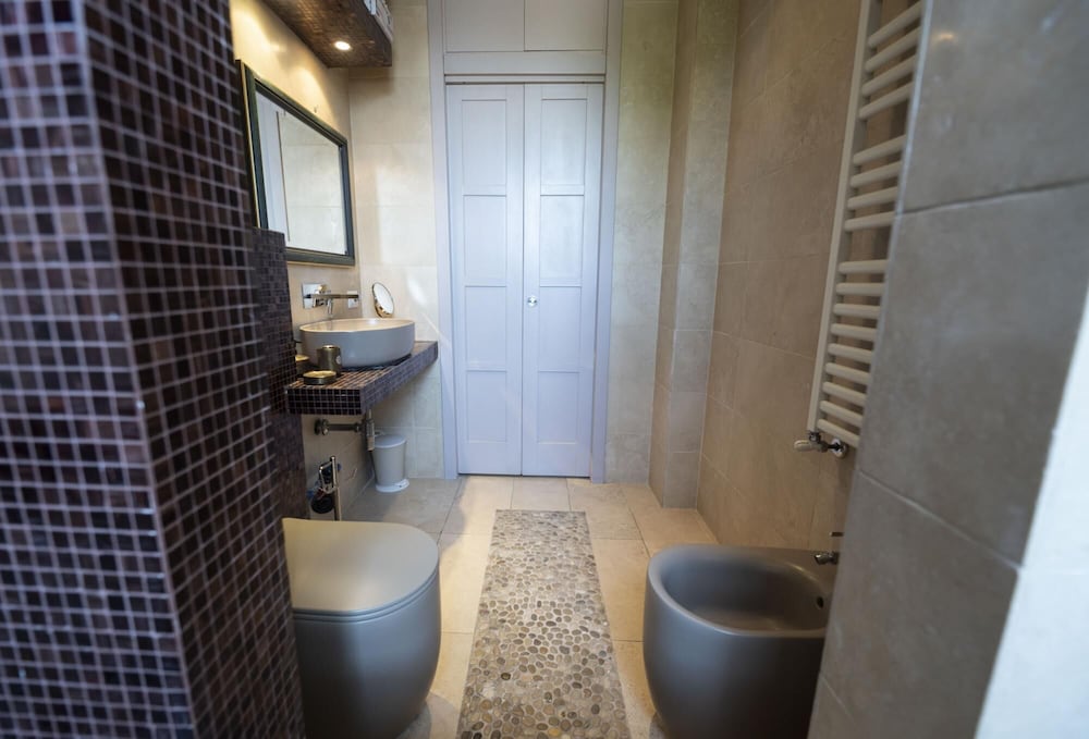Testaccio Luminous and Large Apartment