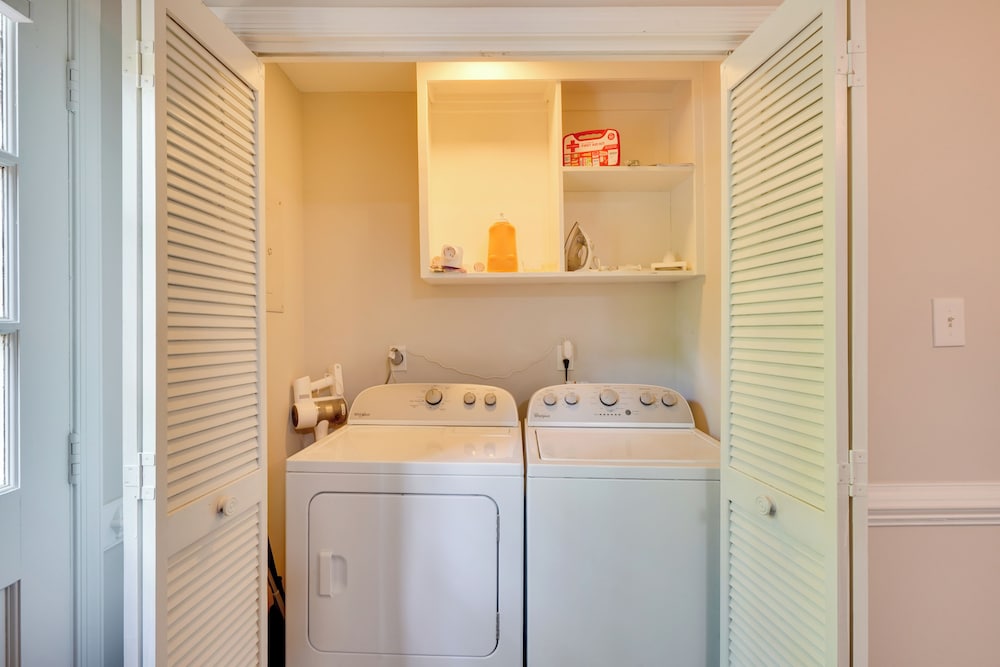 7 Mi to Dtwn Raleigh: Bbq-ready Townhome!