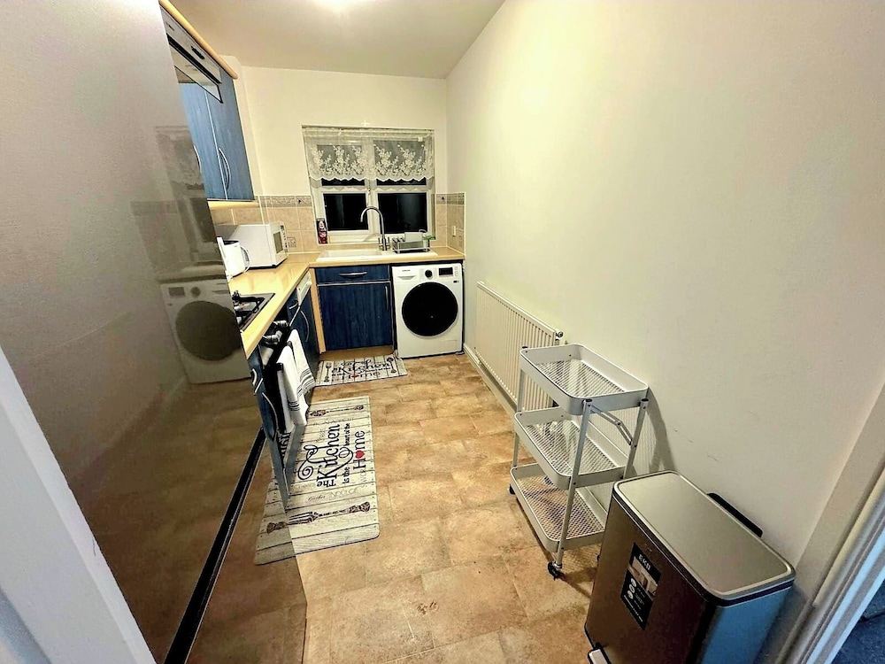 2 Bed-2 Bath-town Centre-free Parking