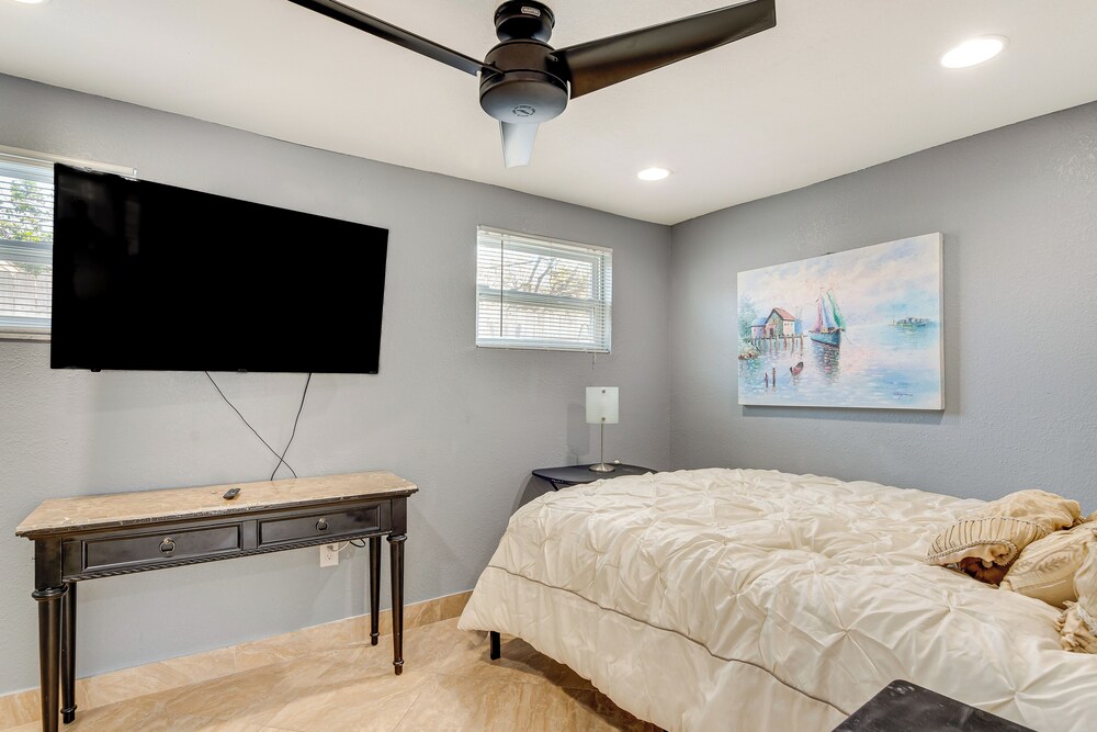 8 Mi to Sunset Beach: Home w/ Large Patio + Pool!