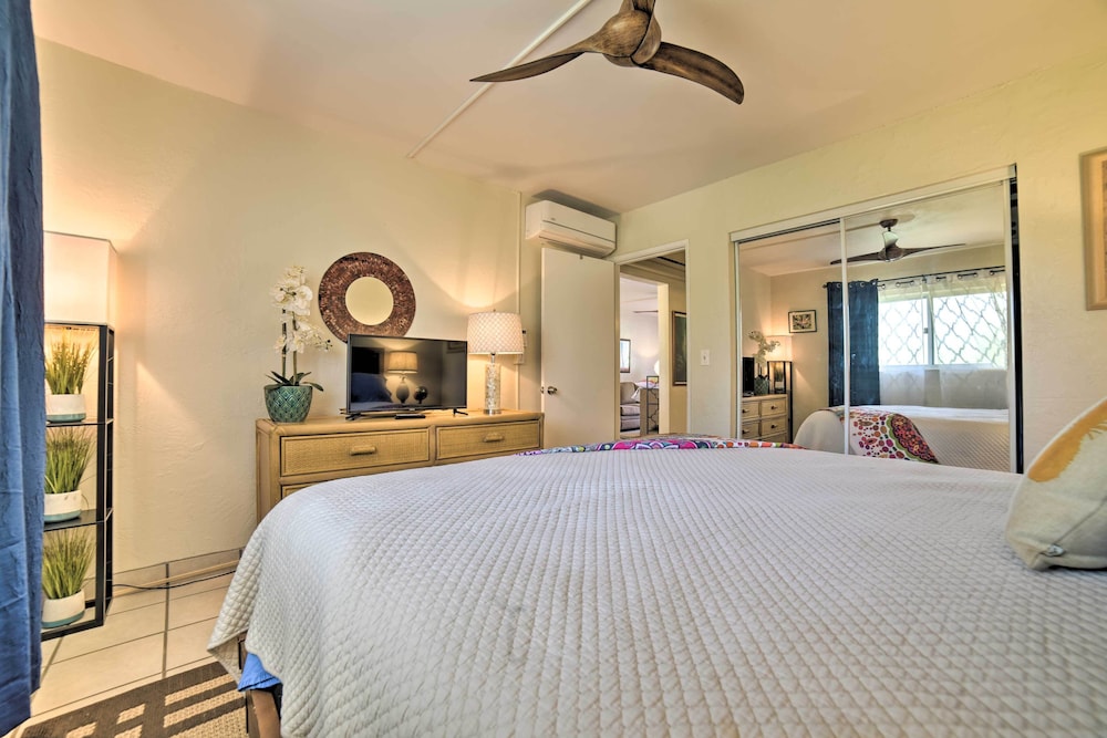 Ocean-view Kihei Condo w/ Lanai: Steps to Beach!