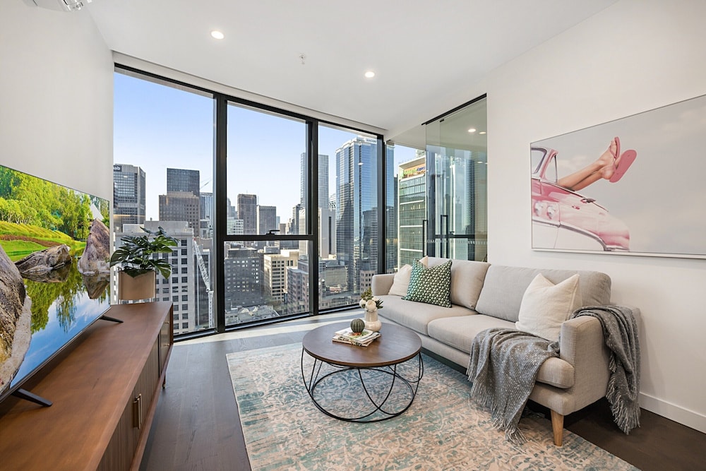 Modern City Apartment With Stunning Views