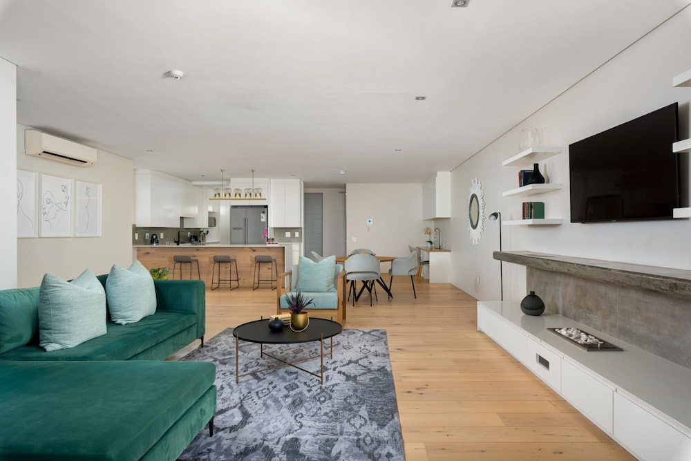 Modern 2bed Apt in Green Point Cape Town Nobelium