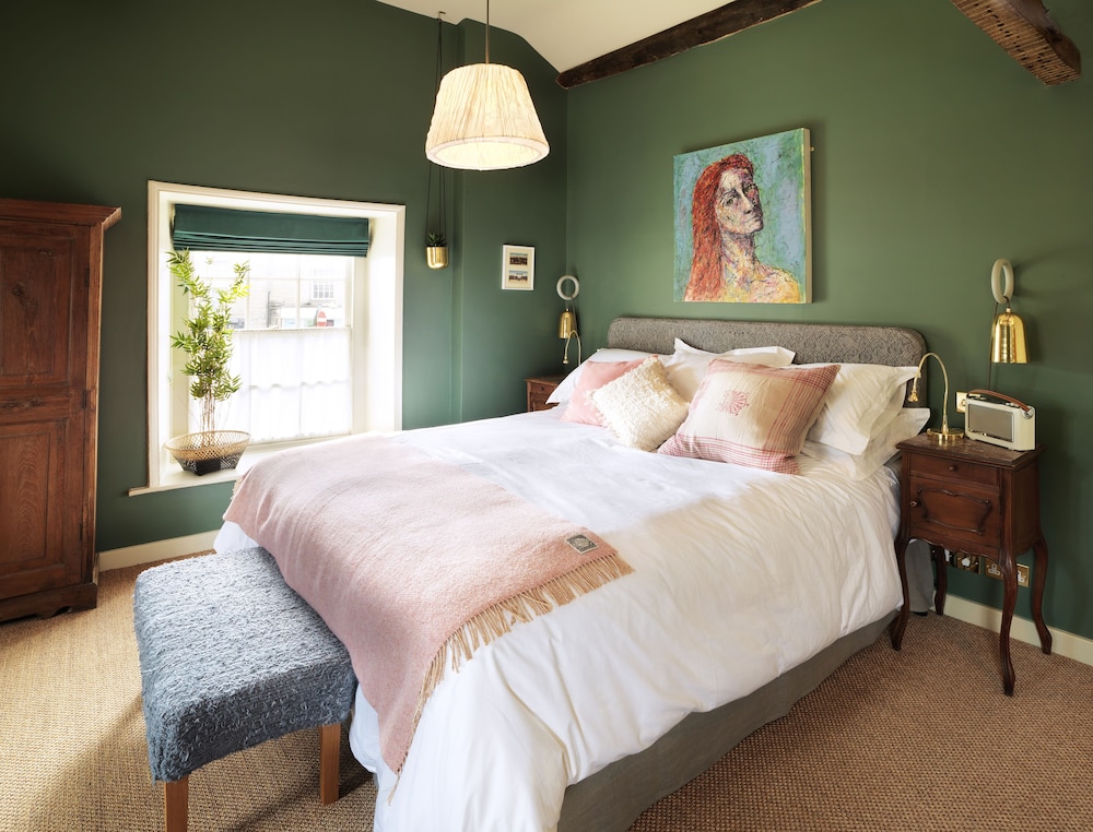 Hotel The Crown Inn - Image 1