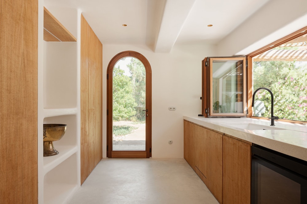 Elysian Villa by Cadenzalux