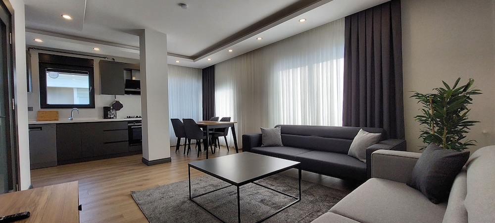 New Flat Large Living Space 5 Close to Lara Beach
