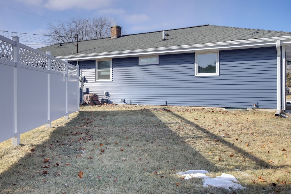 2 Mi to Lincoln Park Zoo: Family-friendly Home