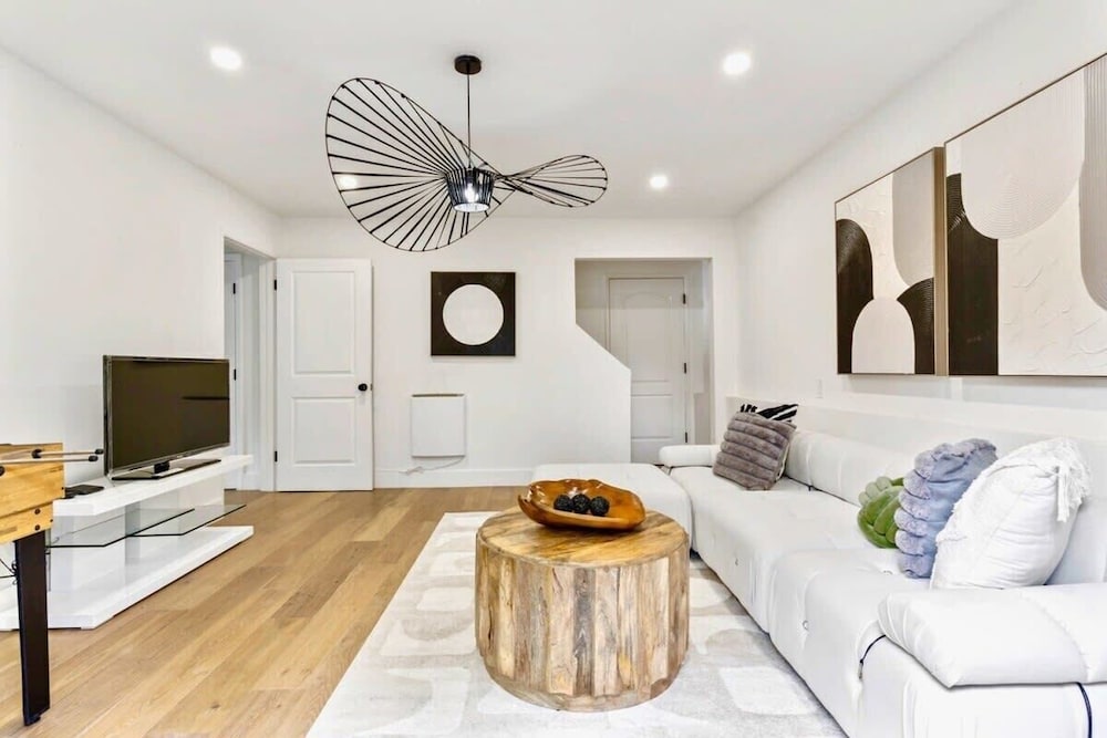 @ Marbella Lane - Stylish 4BR w/ Revitalizing View