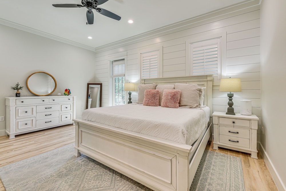 Walk to Gulf: Modern Retreat in Santa Rosa Beach!