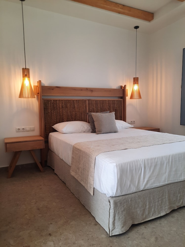 Anais Of Naxos photo 4