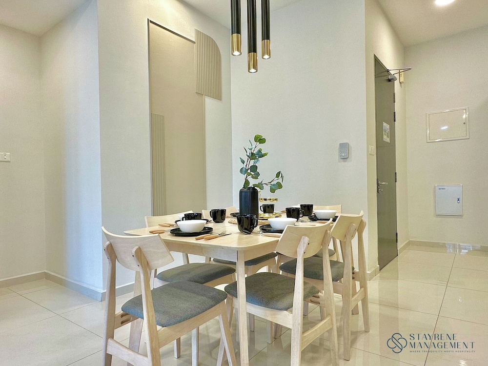 Country Garden Danga Bay Sea View Homestay by Stayrene