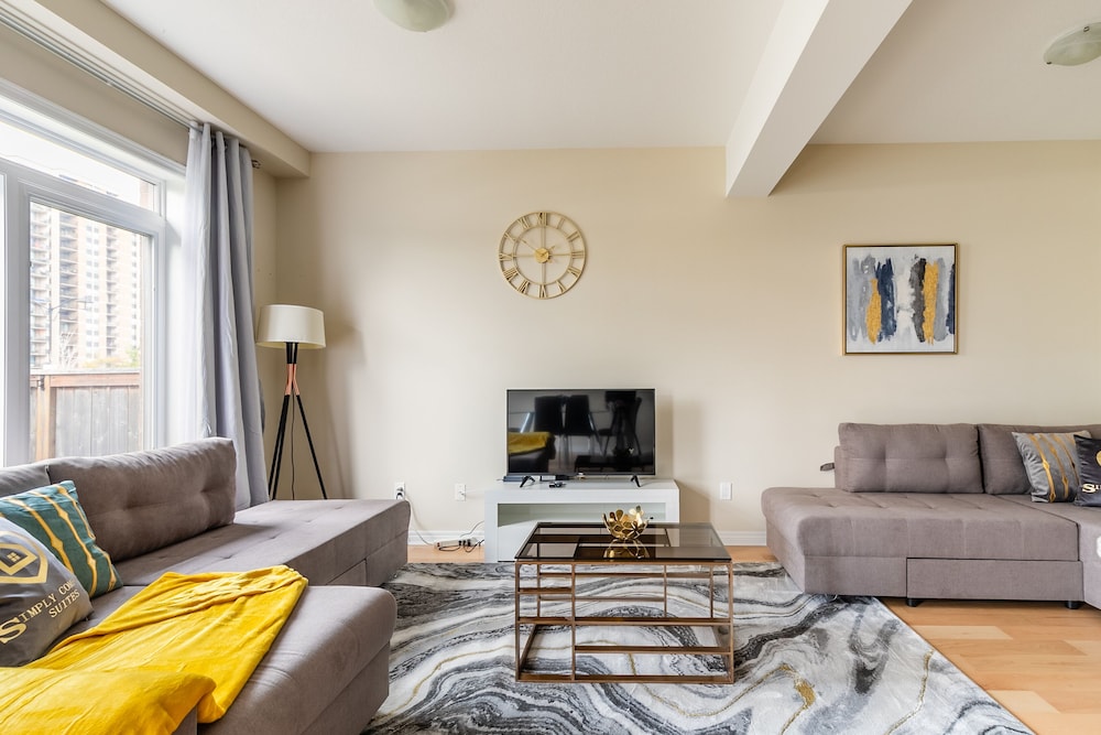 Modern 3BR 2BA Townhome in Lakeshore