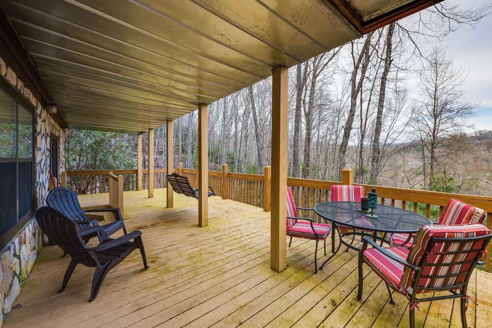 Mountain-view Robbinsville Cabin w/ Hot Tub! view 4