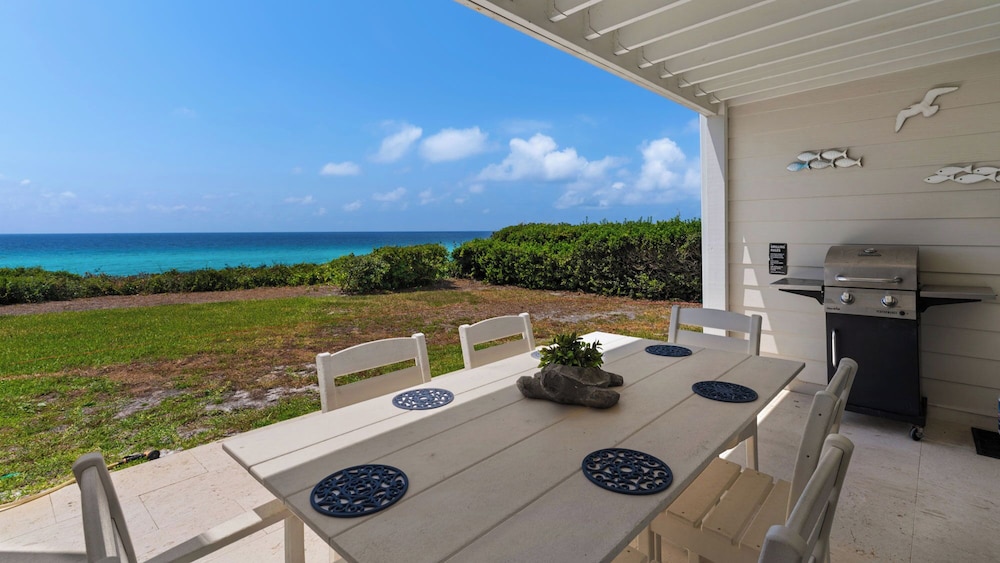 2BR Beachfront Townhome w/ Beach Service + Free Attraction Tickets!