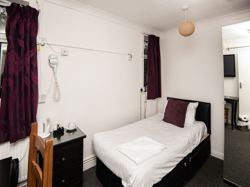High Wycombe Vacations - Chris's Motel - Property Image 3