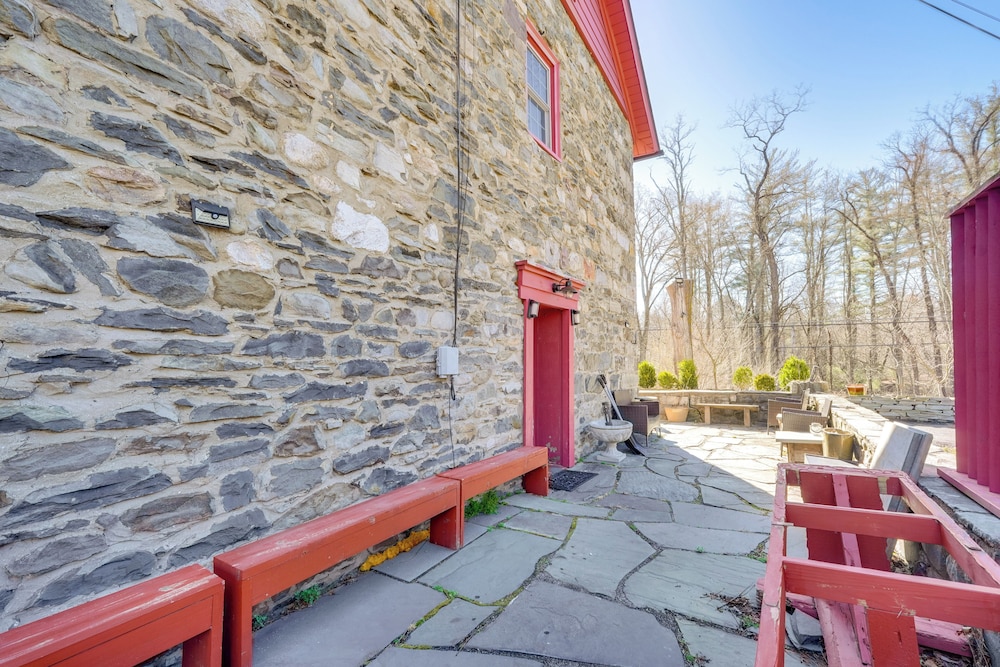 Pet Friendly: Historic East Stroudsburg Manor